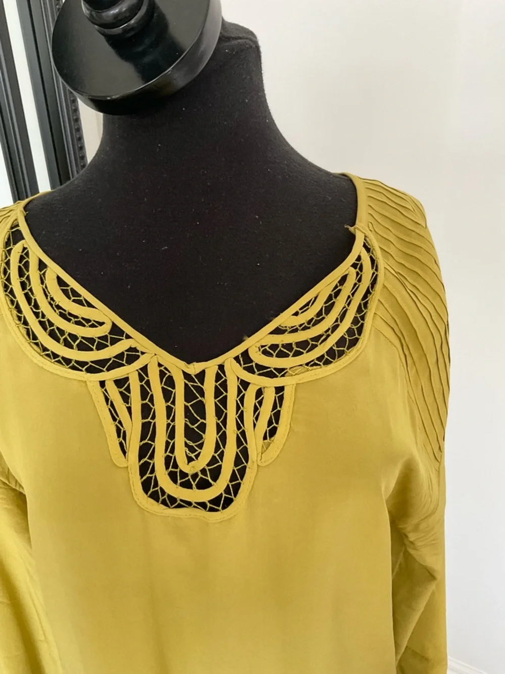 Anthropologie SILK BLOUSE Size Small GUC - Picture 2 of 6